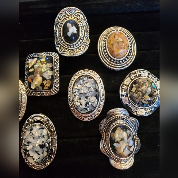 SOLD-Lot of 11pc beautiful natural cameo shell rings - Picture 3 of 3